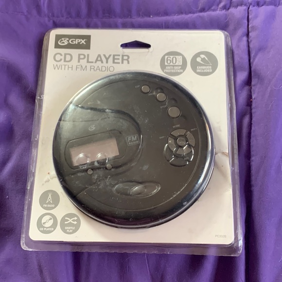 GPX CD Player with FM Radio - Picture 1 of 2